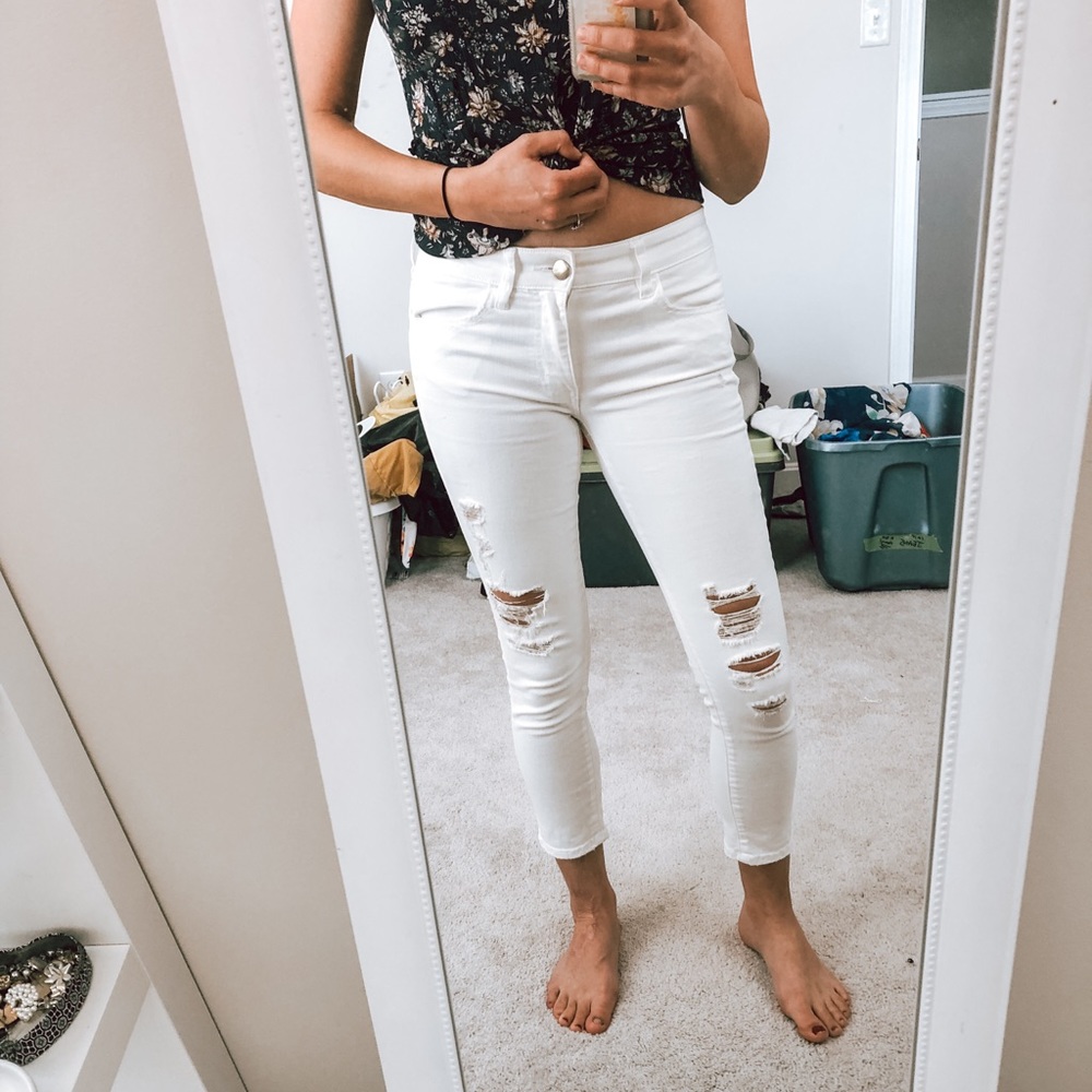 White ripped American eagle jeans